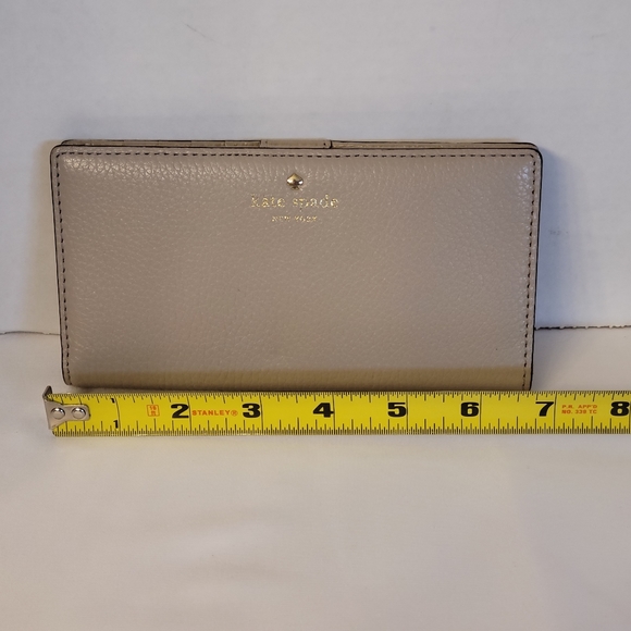 Kate Spade Bifold Wallet Beige Pebbled Leather - Picture 9 of 10